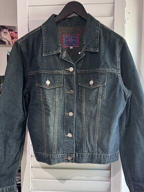 🎸✨ Hard Rock Cafe Cancun Vintage Denim Jacket — 1990s Collector Edition ✨🎸